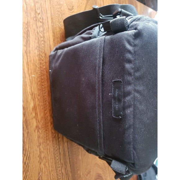 Lowepro LP 140 Adventura Small Camera Bag Black Case With Shoulder Strap - Picture 6 of 9